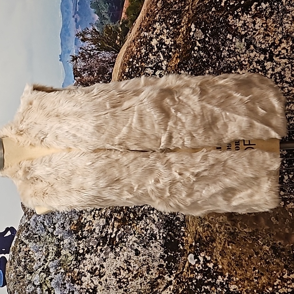 Banana Republic fur bear